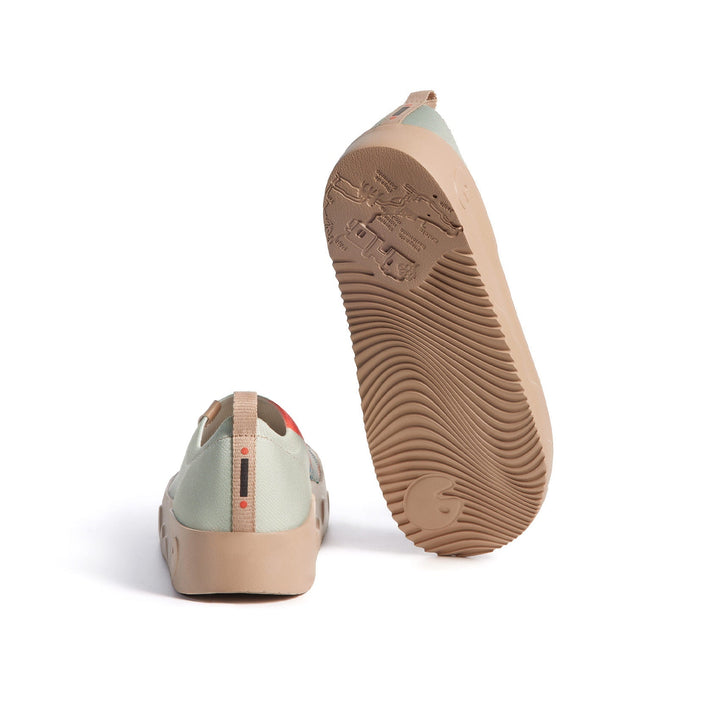 The Great Wave and the Cat 4 Women