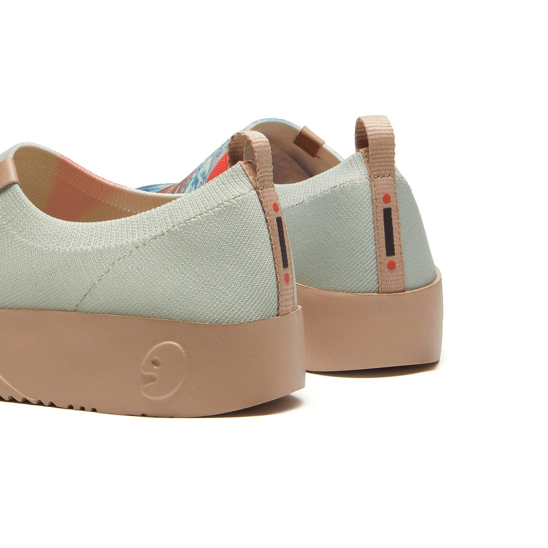 The Great Wave and the Cat 4 Women