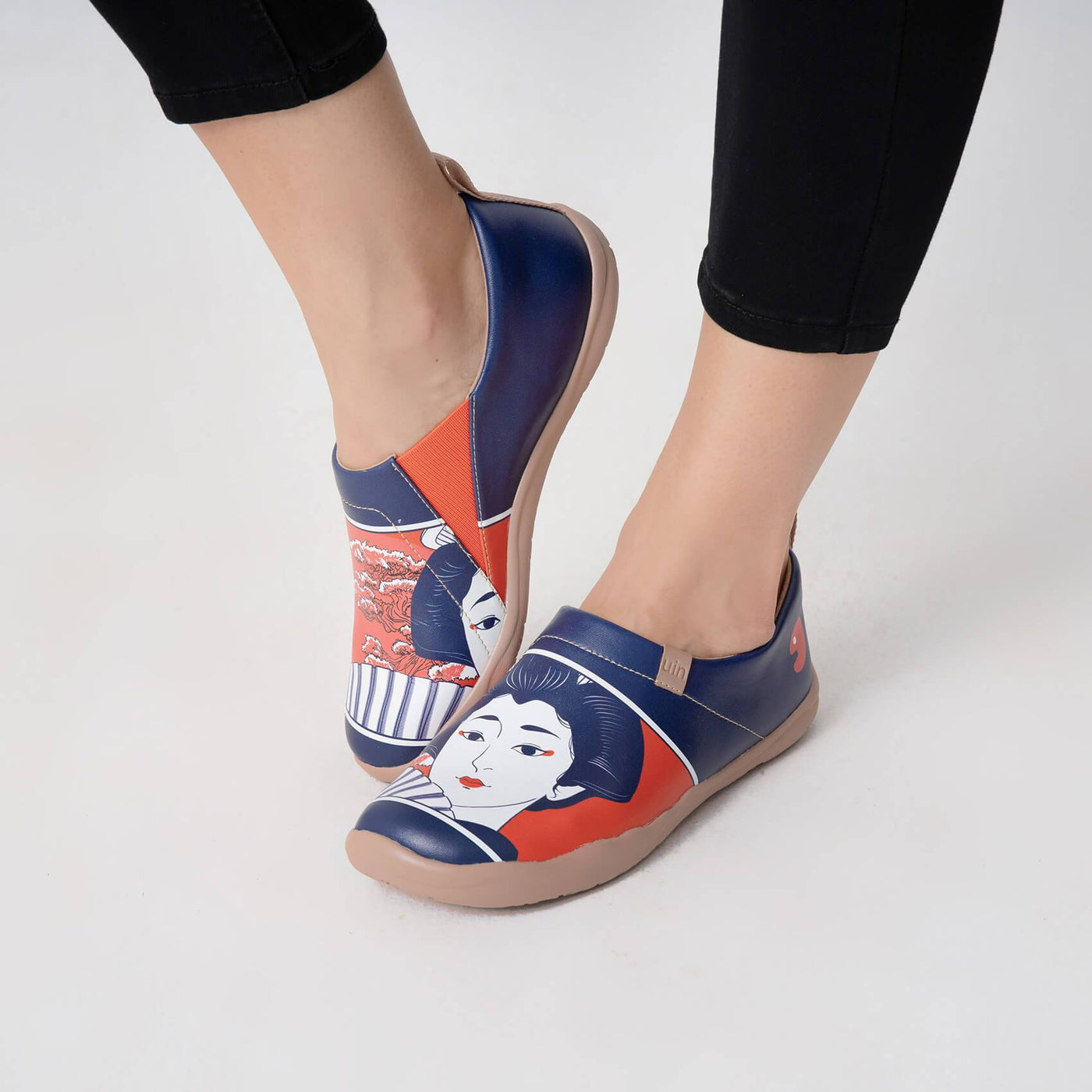 UIN Footwear Women Dancing Geisha Canvas loafers